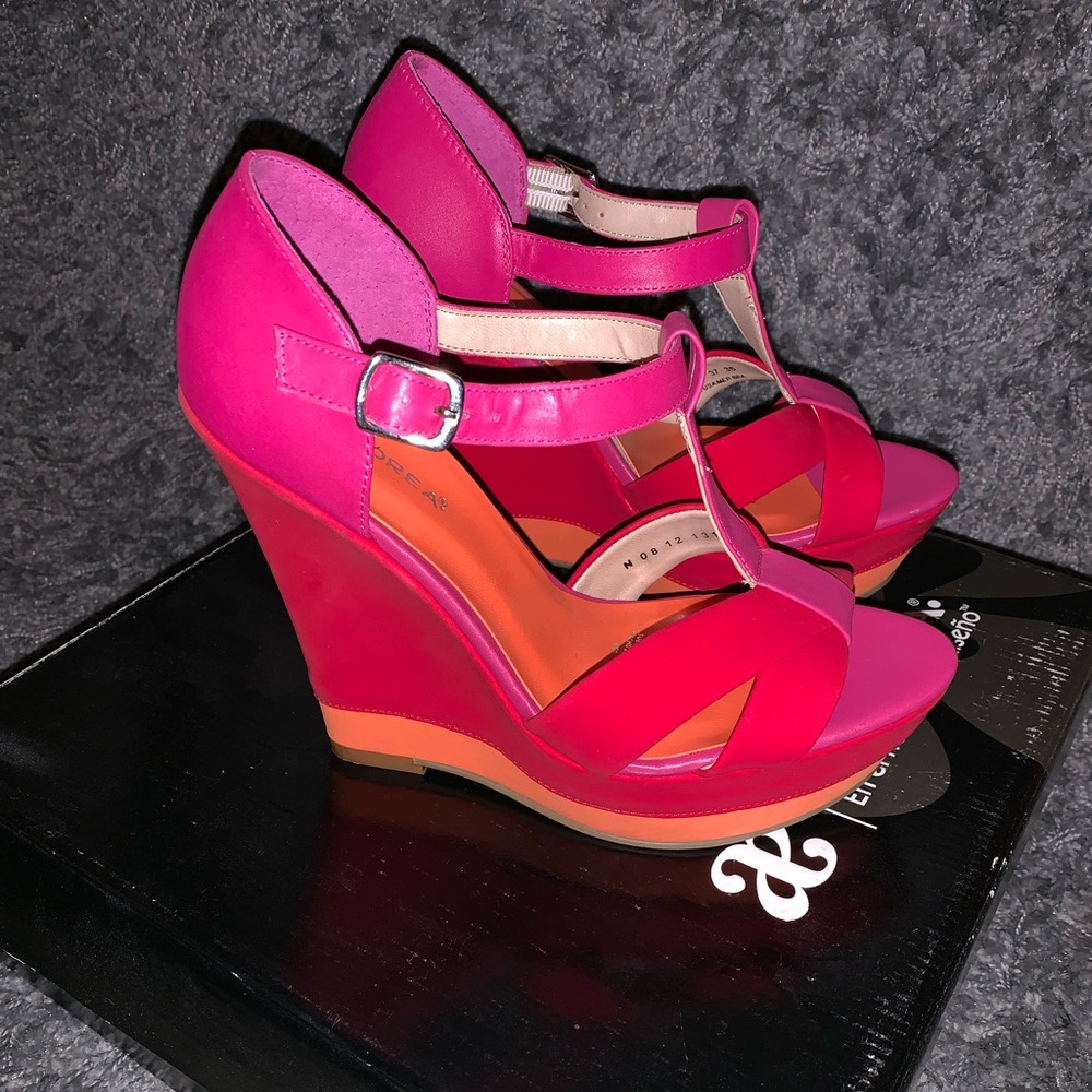 Heels - Picture 2 of 4